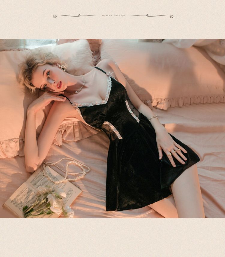 Douceur Muse- Lace Velvet French Nightgown